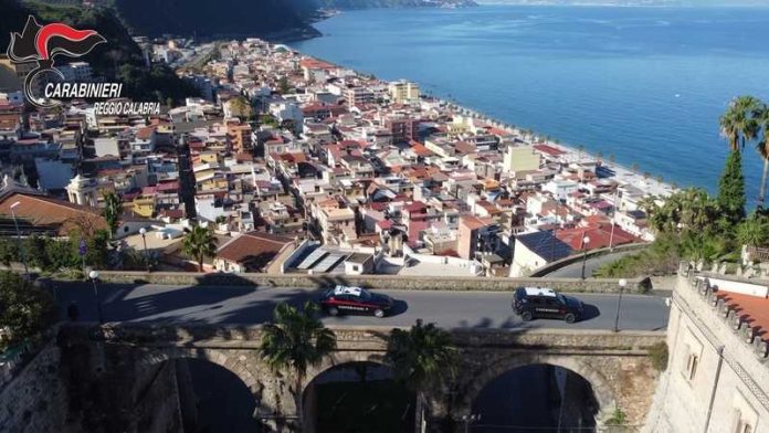 Carabinieri Reggio Calabria auto doppie su ponte