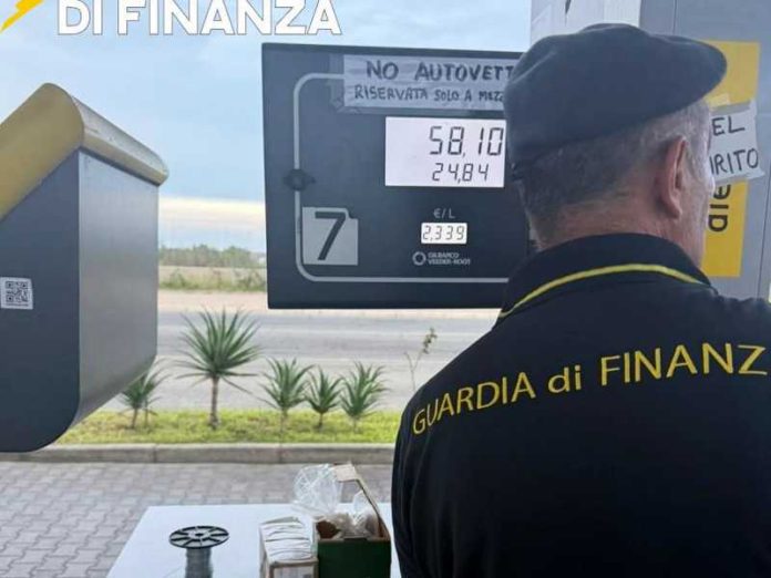 Guardia di Finanza Crotone acqua nel diesel pompa
