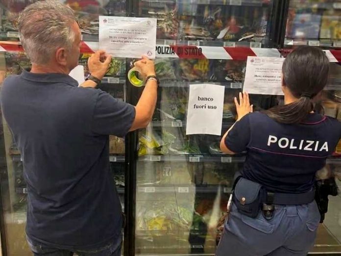 Polizia Crotone sequestro alimenti supermercato