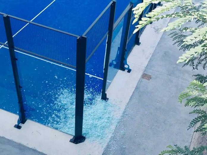 campo padel vandalizzato