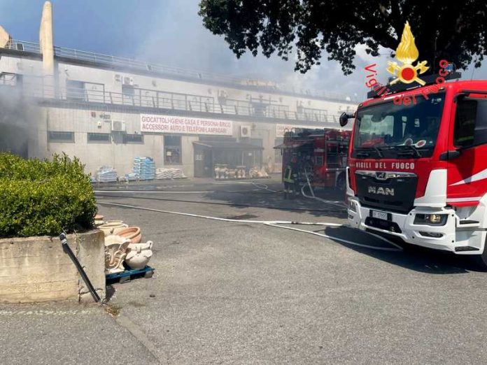 incendio negozio cinese catanzaro