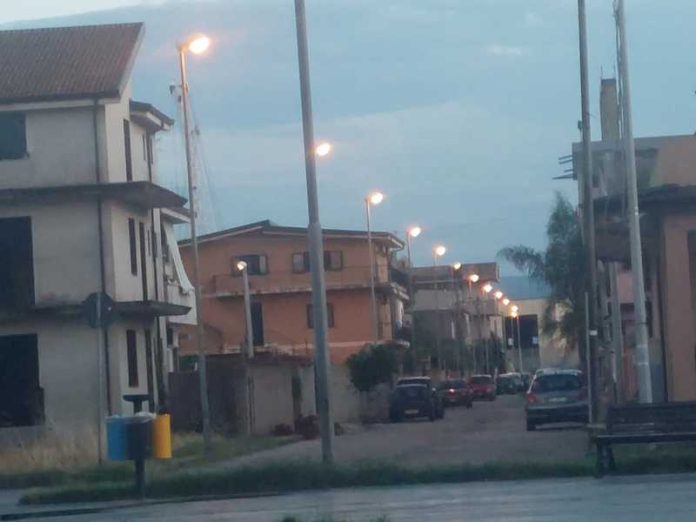 luce nel quartiere Rimessa a San Ferdinando