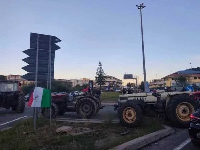Falerna protesta trattori