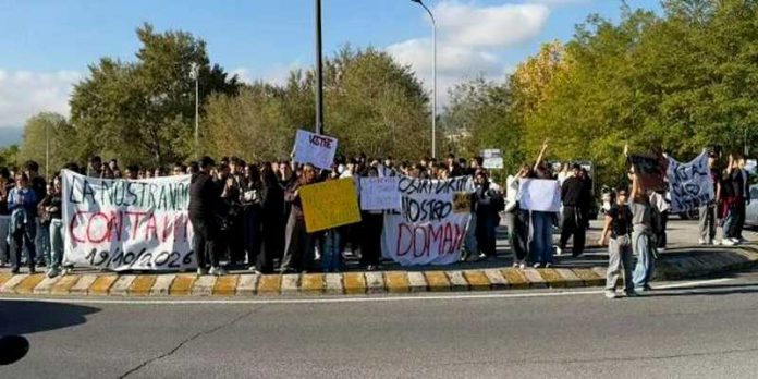 Protesta Studenti Velentini Majorana Castrolibero