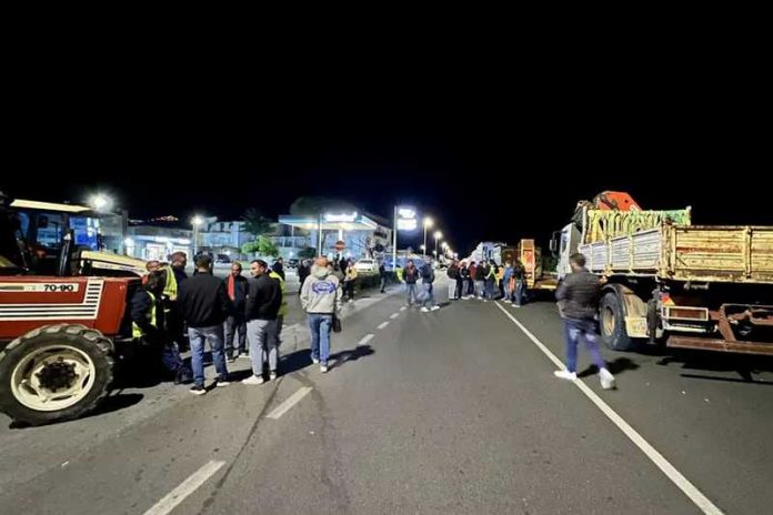 Protesta Tir cosentino notte