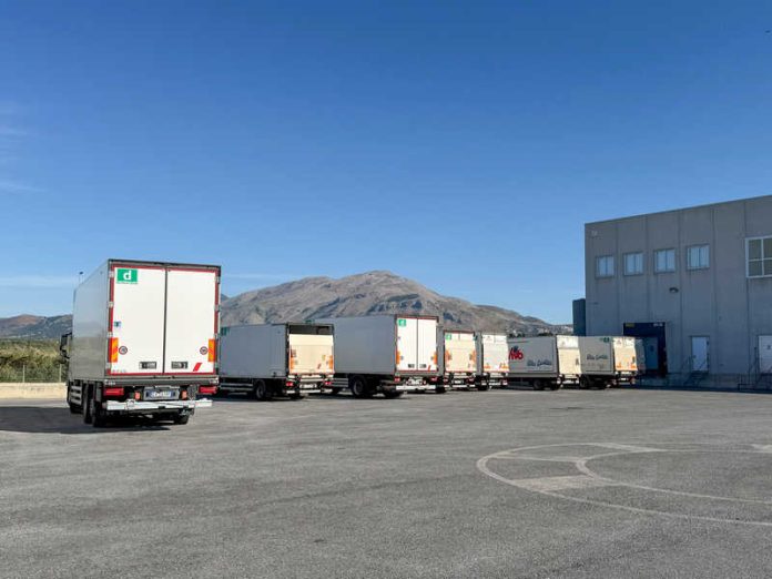 Scalea camion in sosta nel piazzale
