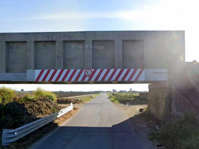 Thurio, passaggio sotto il ponte ferroviario