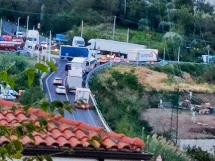 blocco rotatoria san lucido