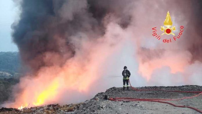 incendio discarica pianopoli