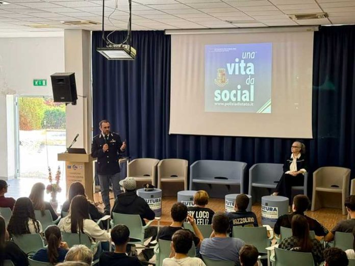 polizia prevenzione cyberbullismo scuola