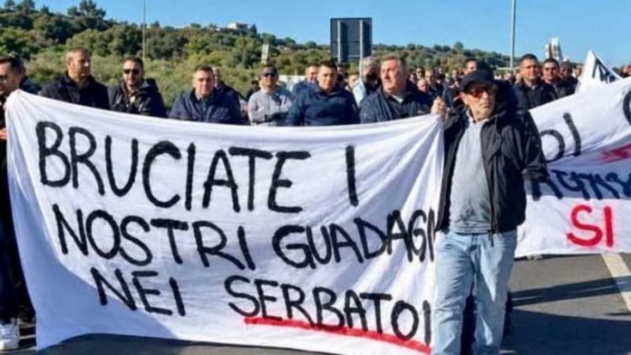 protesta agricoltori_striscioni