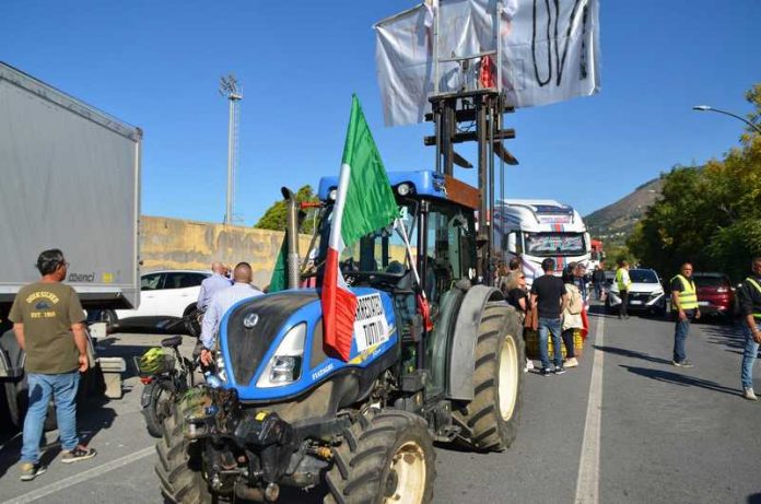 protesta agricoltori san lucido