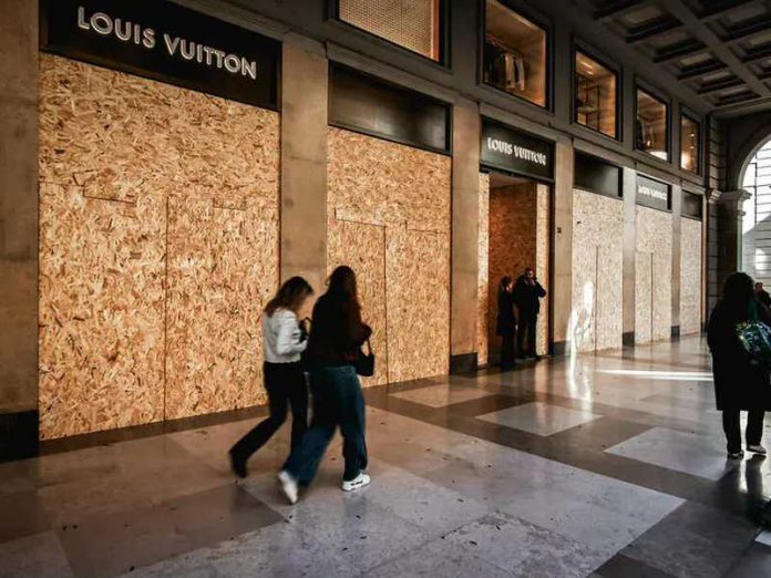 protezioni vetrine cortei