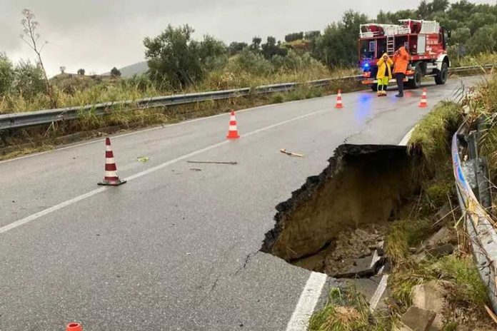 strada caduta crotonese